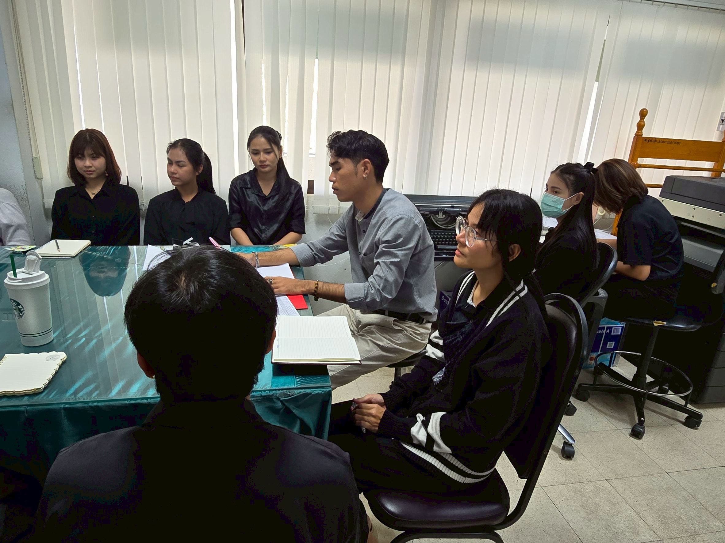 title - วันที่ 19 มกราคม 2568 เวลา 13.00 น. นายวิทูล ประดิษฐบุญ ปฏิรูปที่ดินจังหวัดปราจีนบุรี พร้อมด้วยเจ้าหน้าที่  ทุกกลุ่ม/ฝ่าย  เข้าร่วมประชุมสำนักงาน ประจำเดือนมกราคม และมอบนโยบาย  ขับเคลื่อนงานตามนโยบายประจําปีงบประมาณ 2569 พร้อมทั้ง ต้อนรับสมาชิกใหม่ 